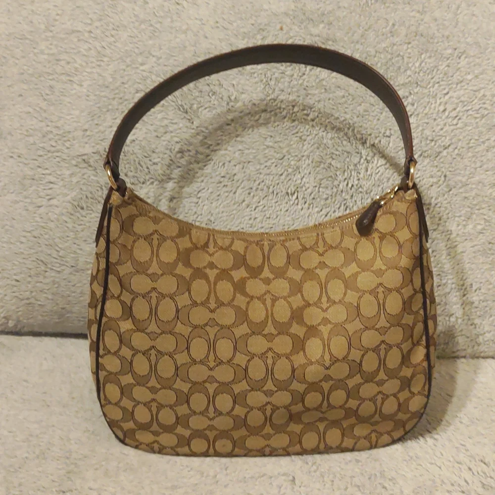 COACH Outline Signature Hobo EUC!! [FINAL PRICE] - Picture 4 of 13